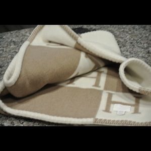 Hèrmes blanket. Mocha and cream.